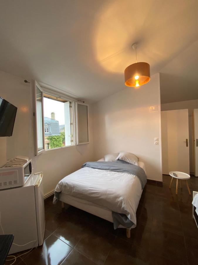 Cafe De La Gare Hotel Bessancourt Exterior photo